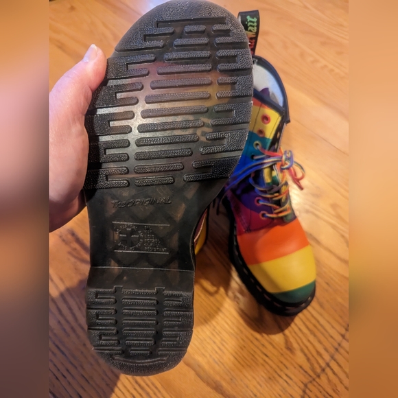 Women's size 7 Dr. Martens Pride - Picture 5 of 5
